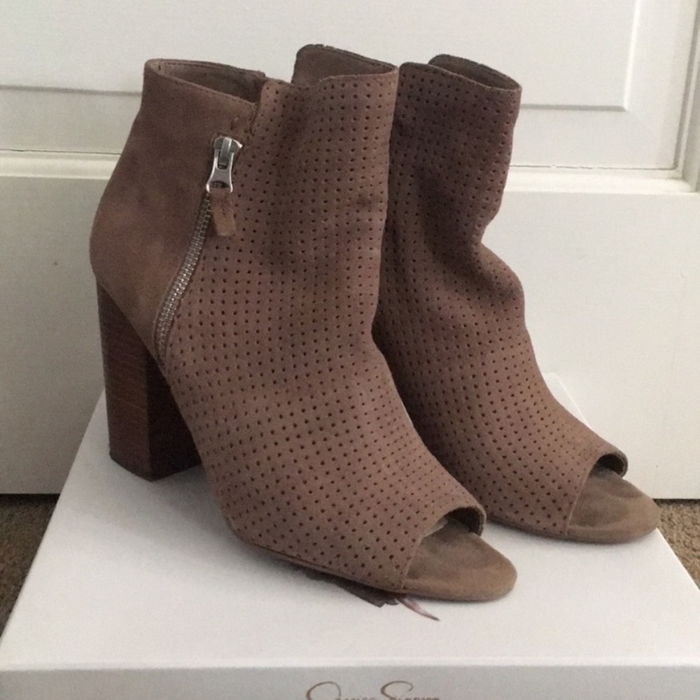 Jessica Simpson Taupe Suede bootie shoes.